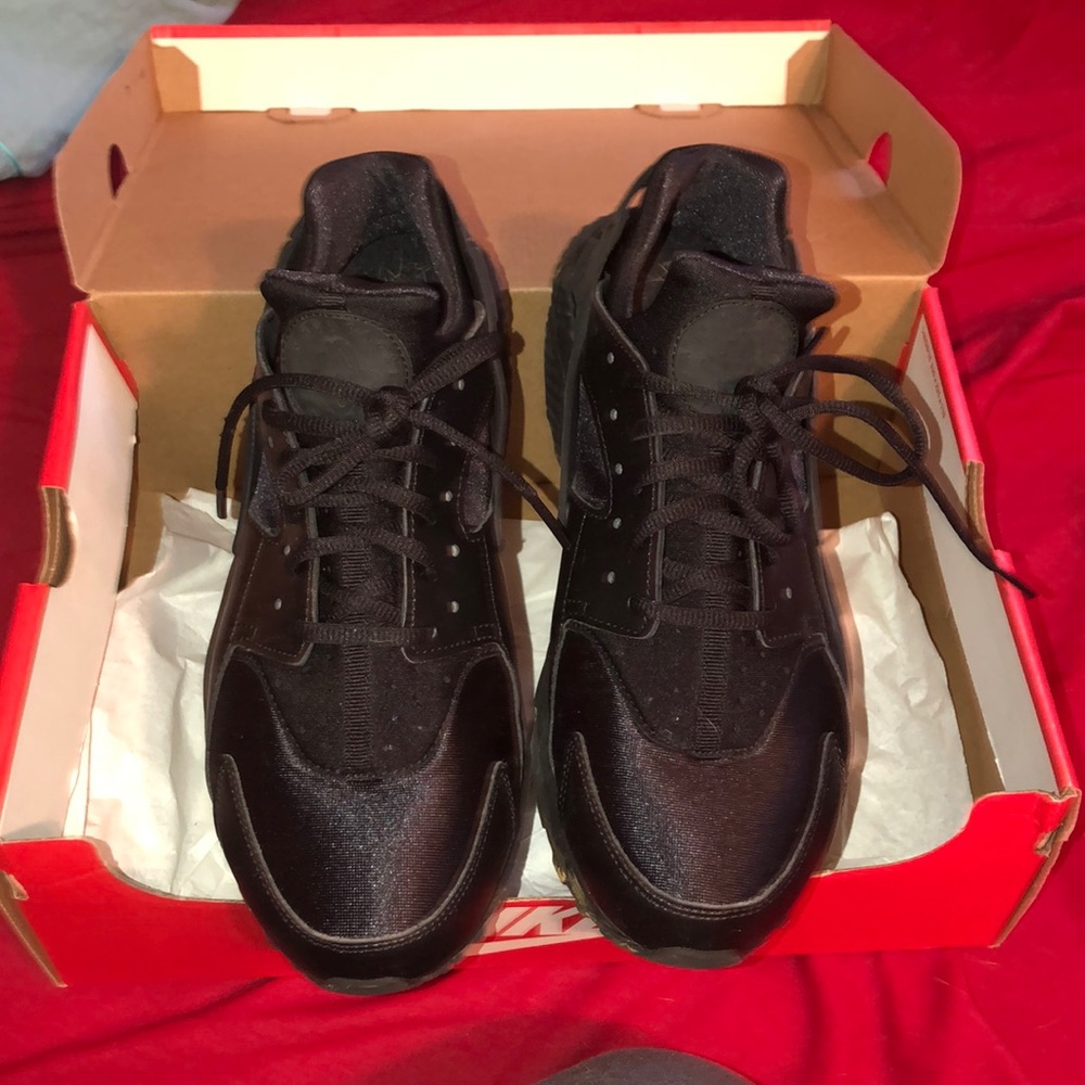 Black Nike Huaraches